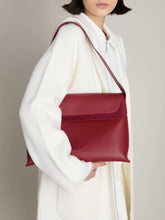 Carica l'immagine nel visualizzatore di Gallery, Borsa a spalla eco Burgundy "M-M"