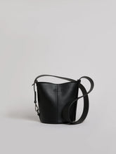 Carica l'immagine nel visualizzatore di Gallery, Borsa piccola a secchiello eco Nero "M-M"