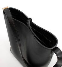 Carica l'immagine nel visualizzatore di Gallery, Alba Hobo Black "HOUSE OF FLORENCE"