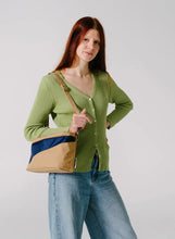 Carica l'immagine nel visualizzatore di Gallery, Bum Bag M Camel\Navy - "SUSAN BIJL"