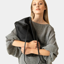 Carica l'immagine nel visualizzatore di Gallery, OTTA Bag black "ARRON"
