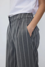 Carica l'immagine nel visualizzatore di Gallery, Muga Pants - Grey "RITA ROW"
