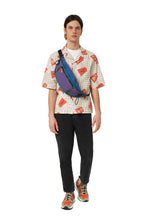 Carica l&#39;immagine nel visualizzatore di Gallery, Marsupio Unisex Viola” FLOWER MOUNTAIN”
