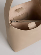 Carica l'immagine nel visualizzatore di Gallery, Borsa hobo eco Beige "M-M"
