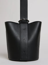 Carica l'immagine nel visualizzatore di Gallery, Borsa piccola a secchiello eco Nero "M-M"
