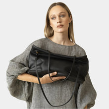 Carica l'immagine nel visualizzatore di Gallery, OTTA Bag black "ARRON"

