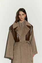 Carica l'immagine nel visualizzatore di Gallery, Cappotto beige "ISABELLE BLANCHE"
