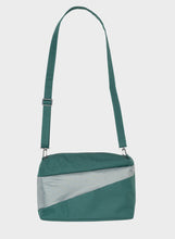 Carica l'immagine nel visualizzatore di Gallery, Bum  Bag M Green\Grey - "SUSAN BIJL"
