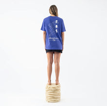 Carica l'immagine nel visualizzatore di Gallery, ABBRONZATISSIMA t-shirt unisex "MIMI A LA MER"
