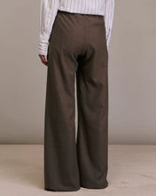 Carica l&#39;immagine nel visualizzatore di Gallery, Pantalone Piedro Taupe &quot;DIEGA&quot;
