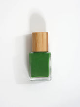 Carica l&#39;immagine nel visualizzatore di Gallery, Seaweed nail polish &quot;LICIA FLORIO&quot; 100% vegan
