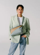 Carica l'immagine nel visualizzatore di Gallery, Bum  Bag M Grey\Camel - "SUSAN BIJL"
