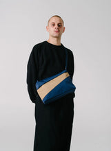 Carica l'immagine nel visualizzatore di Gallery, Bum  Bag M Navy\Camel - "SUSAN BIJL"
