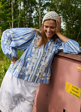 Carica l'immagine nel visualizzatore di Gallery, Juliane Top Blue "SISSEL EDELBO"
